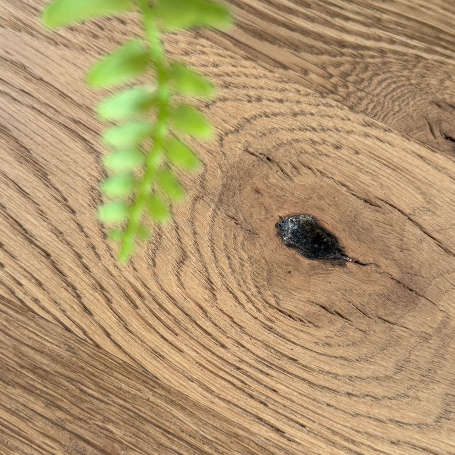 Natural knot and distinctive oak grain on the Suffolk solid reclaimed oak dining table