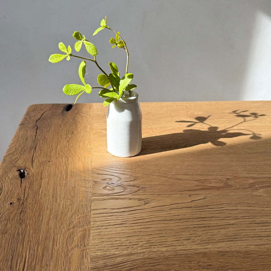 Close up of the Suffolk reclaimed oak tabletop showing beautifully textured natural grain