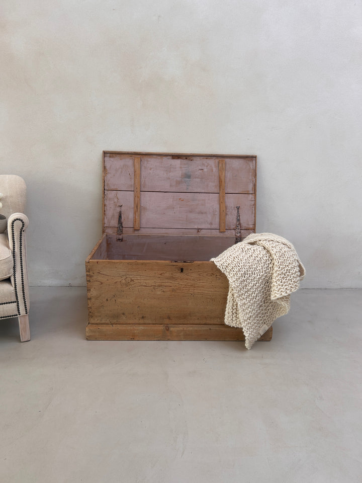 `Vintage blanket box | Lawrence