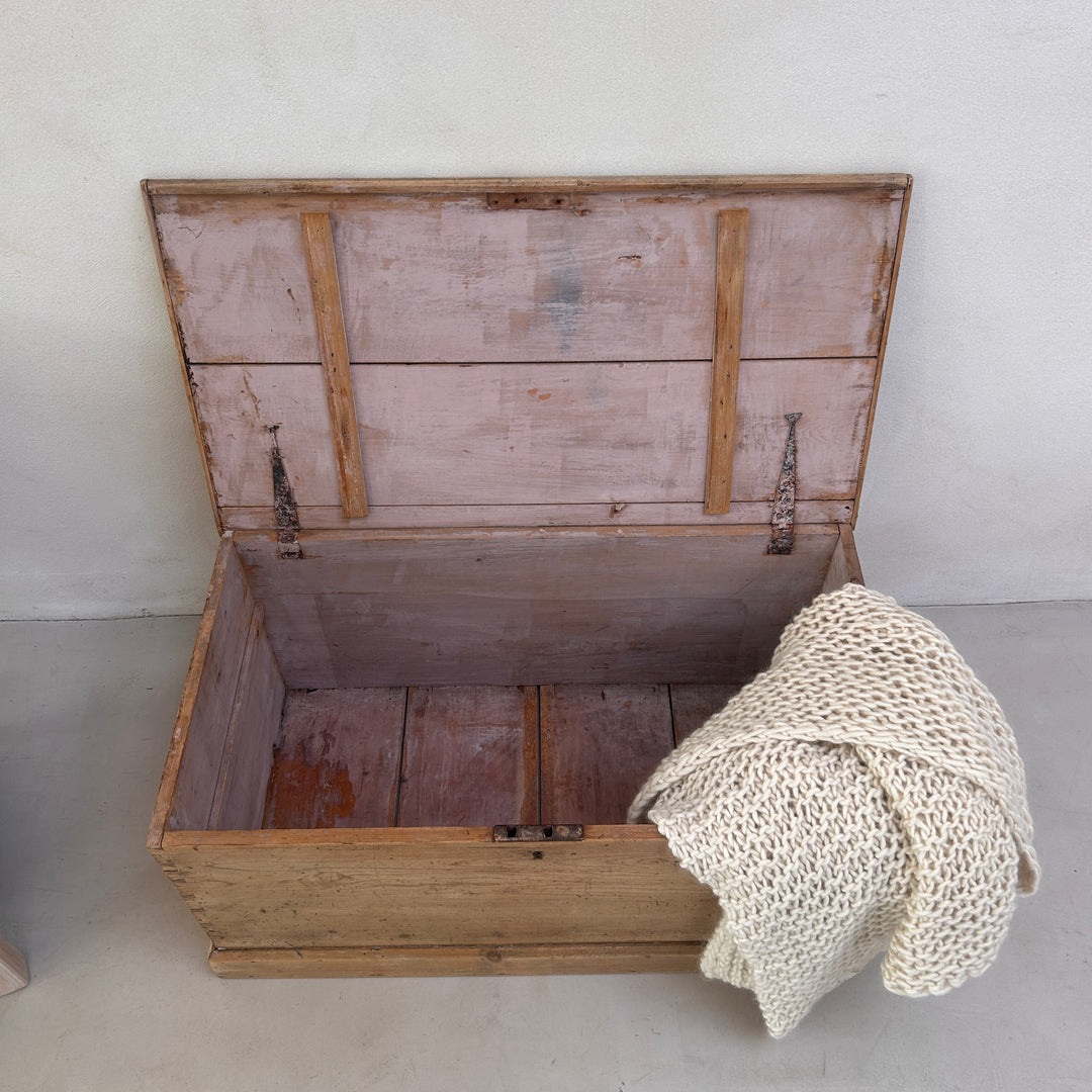 Vintage blanket box | Lawrence