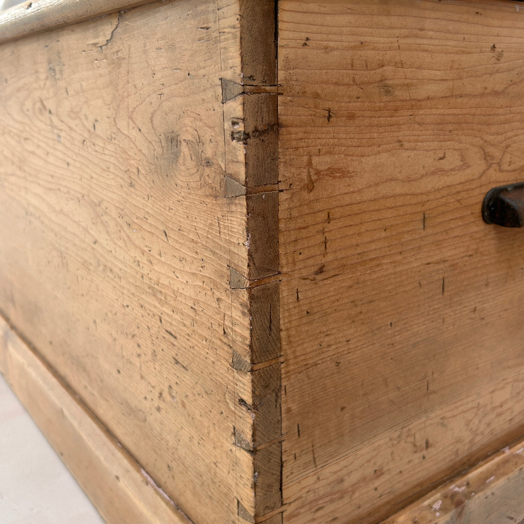 Vintage blanket box | Lawrence