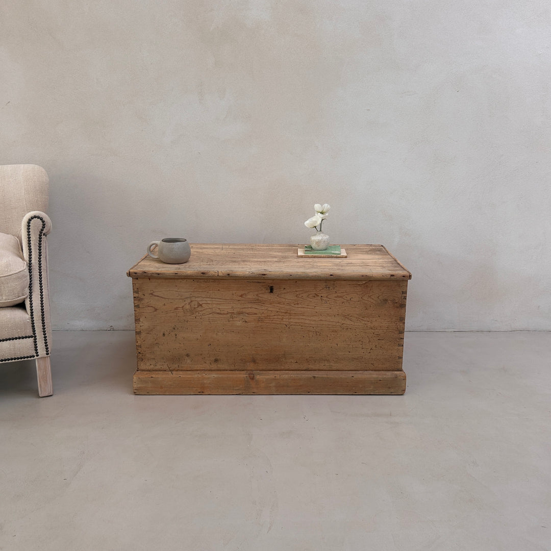 Vintage blanket box | Lawrence