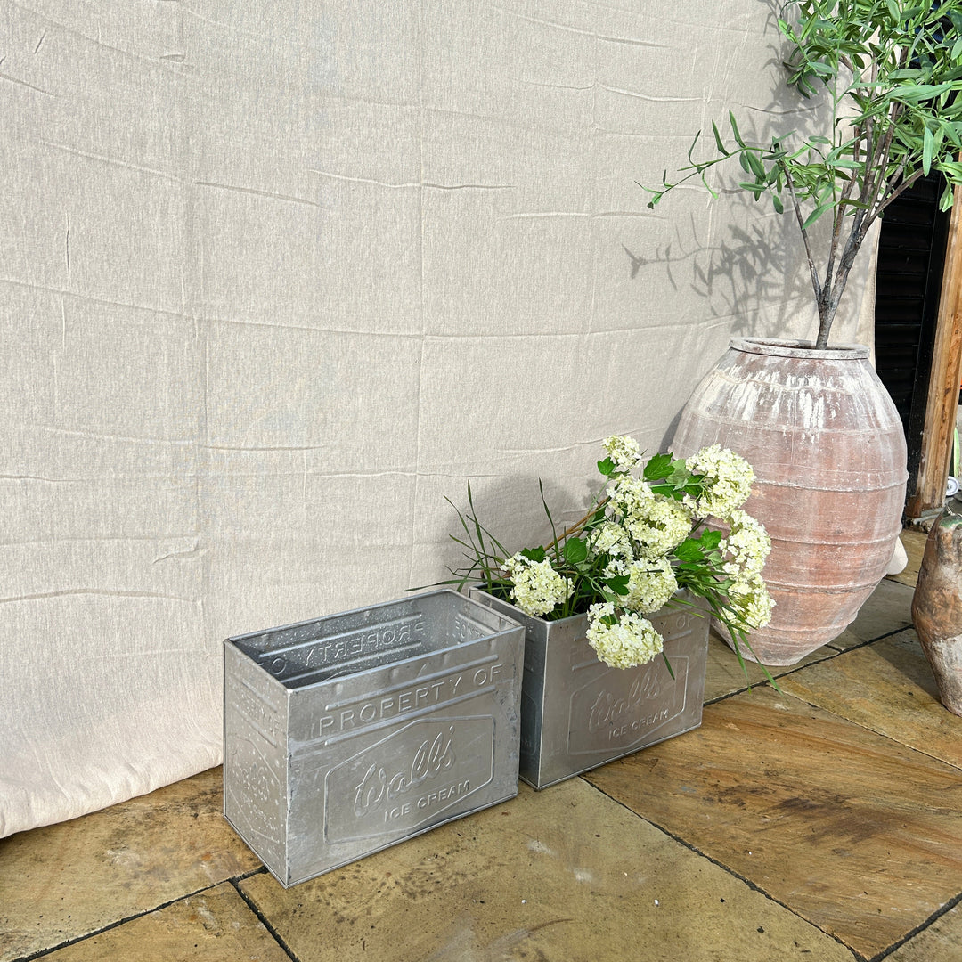 Vintage walls ice cream metal planter