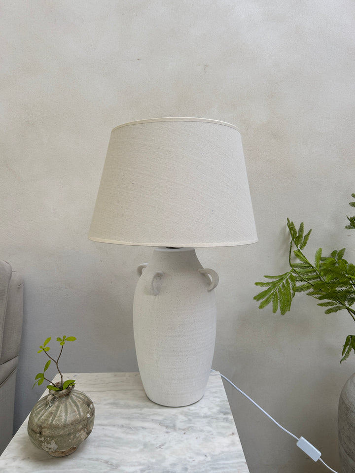 White porcelain table lamp