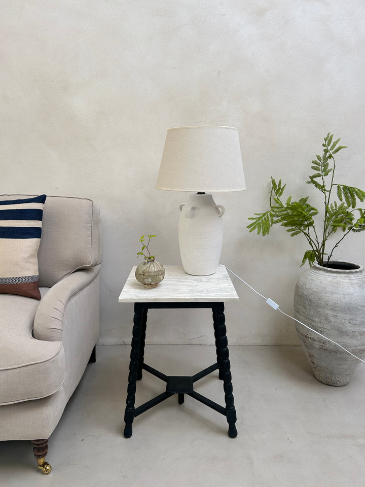 White porcelain table lamp