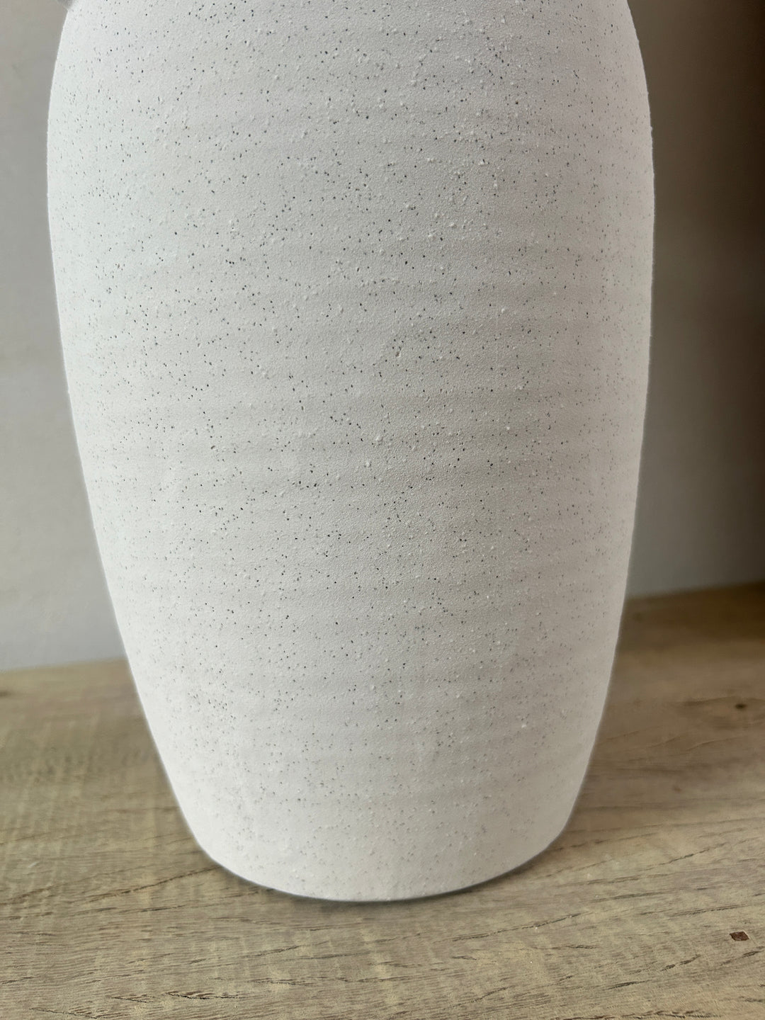 White porcelain table lamp