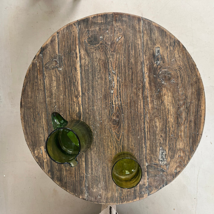 Close-up of the weathered solid elm tabletop showing the natural grain, patina and historic character of the Antique Round Elm Side Table Morgana.