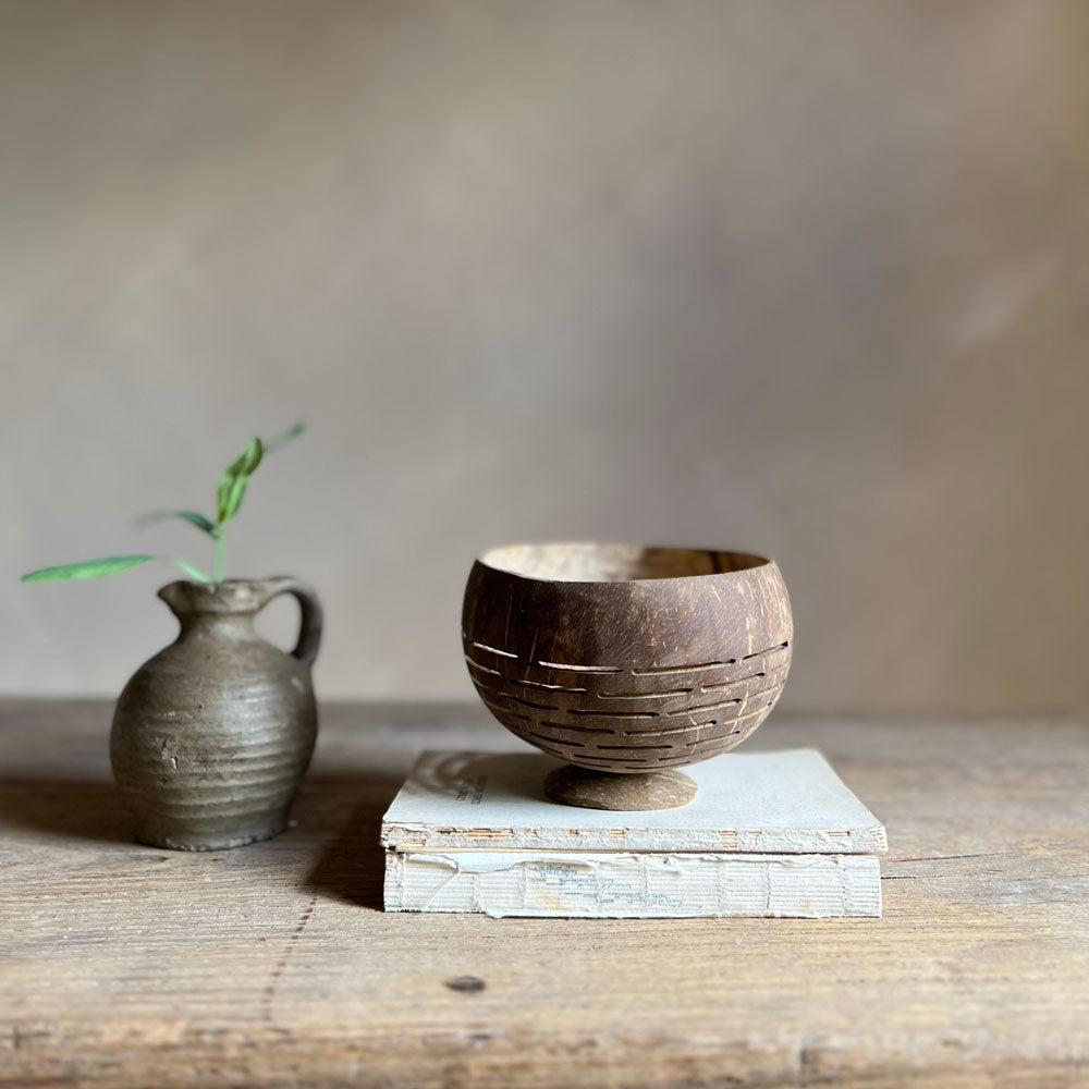 Coconut wood carved bowl | Nevis