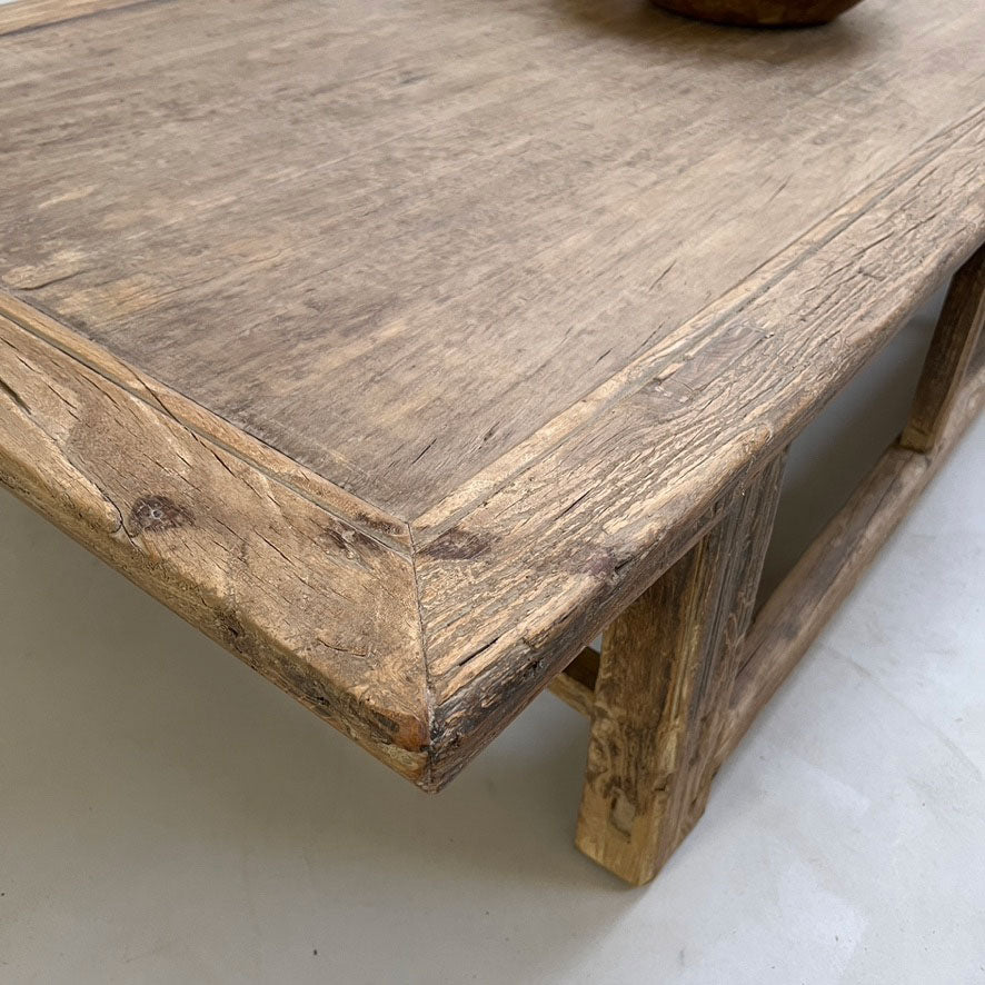 Antique extra large coffee table | Daphne