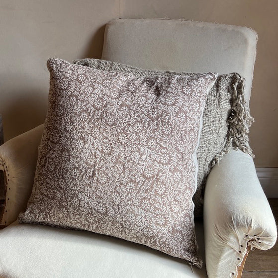 Natural linen cushion | Daisy