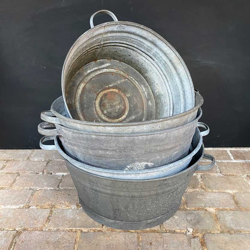 Medium Vintage Galvanised Tin Bath | Round
