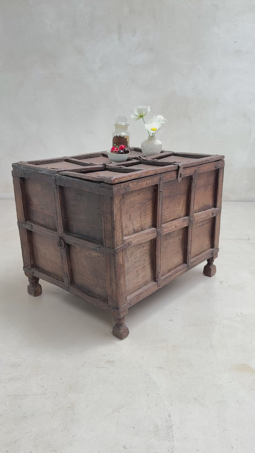 Ancient Merchants Chest | Albury