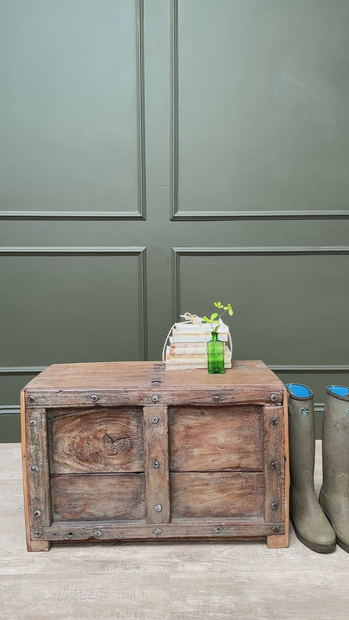 Vintage Studded Blanket Box | Bosham