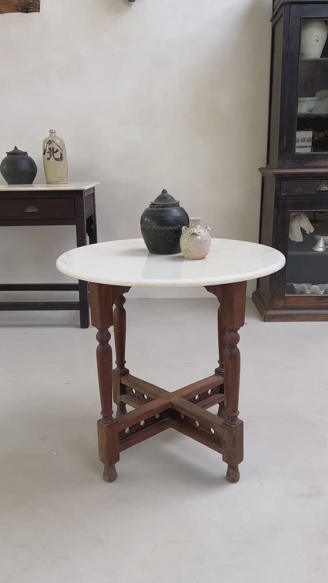 Antique Round Marble Table Vaillie