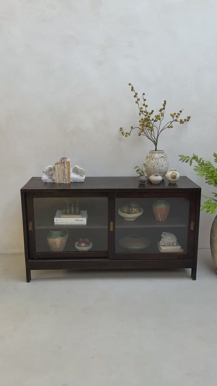 Antique glazed shop counter | Albert