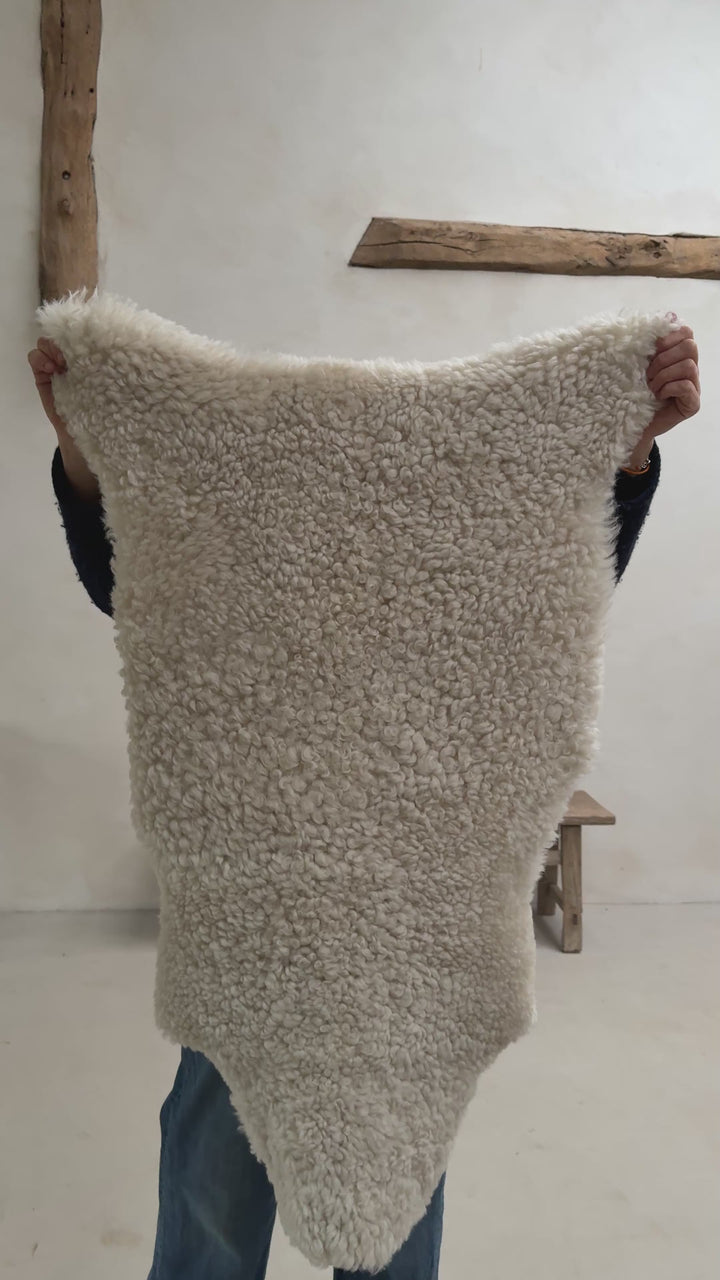 Extra large sheepskin rug | short wool