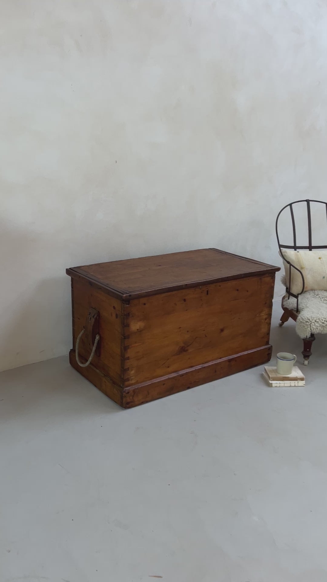 Vintage blanket box | Lawrence