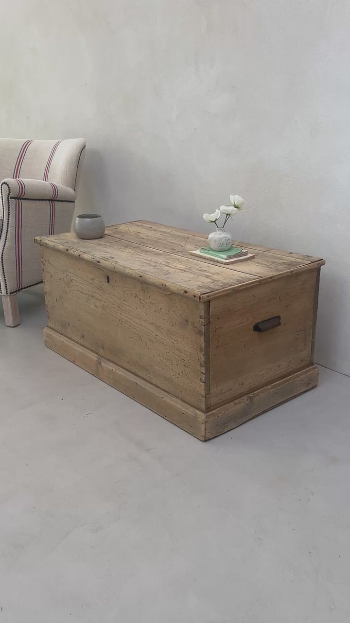 Vintage blanket box | Lawrence