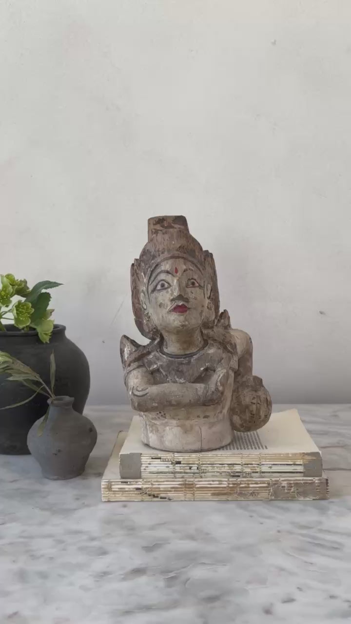 Antique primitive wooden head  | Wishnu