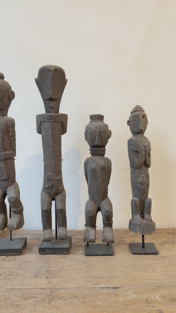 Antique wooden statues on stand | Jaya