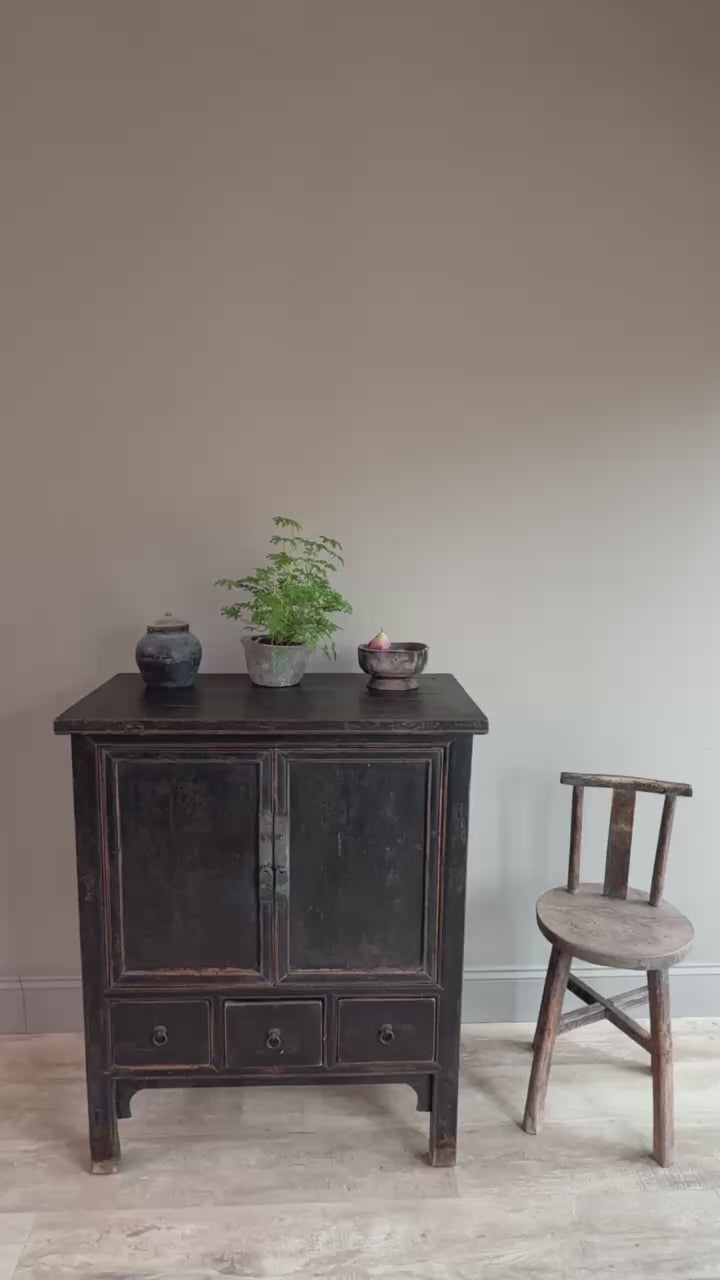 Antique black cupboard | Frida