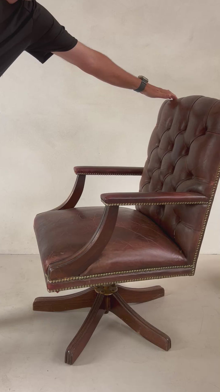 Vintage Mahogany Leather Gainsborough Swivel Chair | Oswald