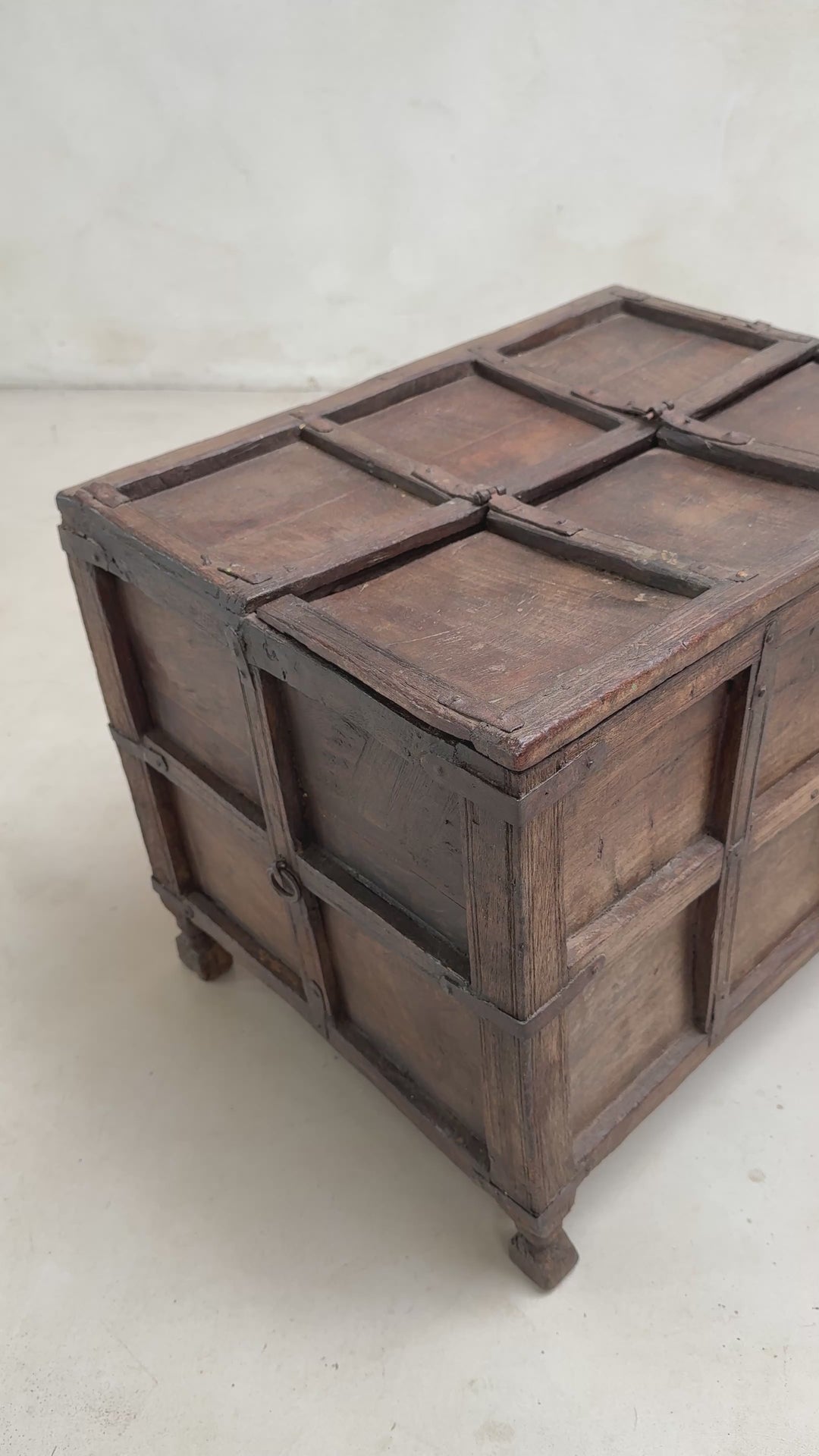 Ancient Merchants Chest | Albury