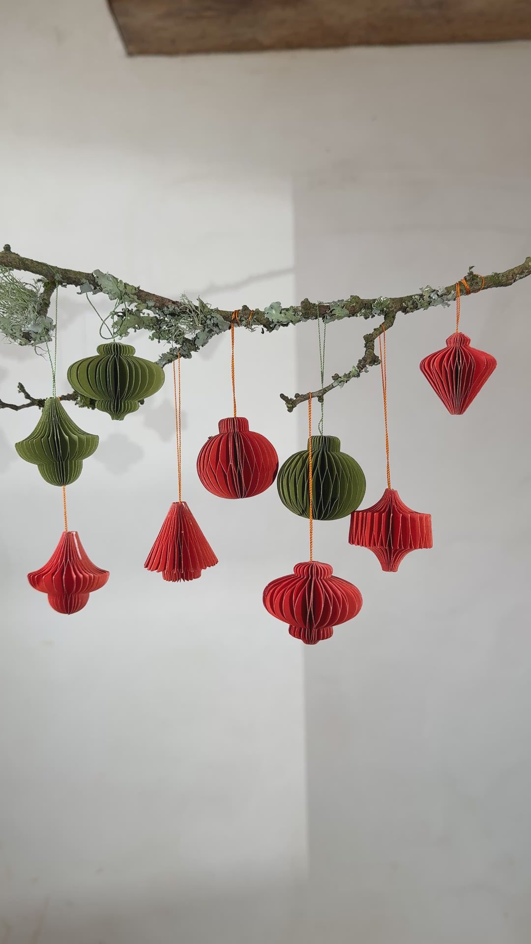 Box of six folded paper traditional decorations | Red