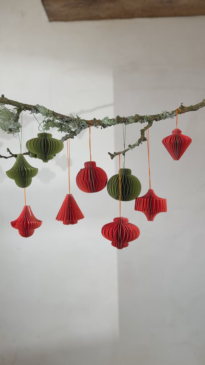 Box of six folded paper traditional decorations | Red