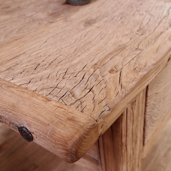 Reclaimed Kitchen Island Durham - beautiful grain detail