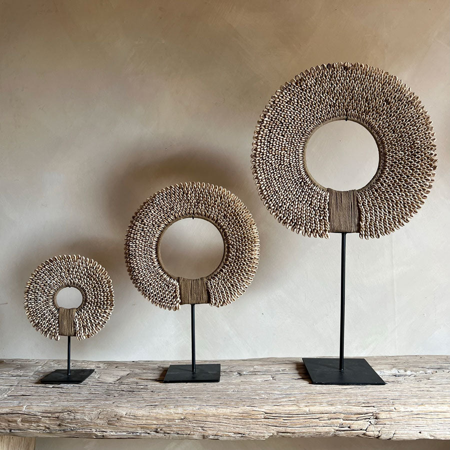 Beaded shell circle on stand S – Home Barn