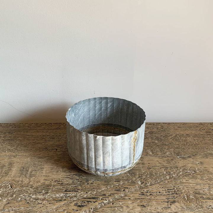Small Ribbed Distressed Tin Plant Pot